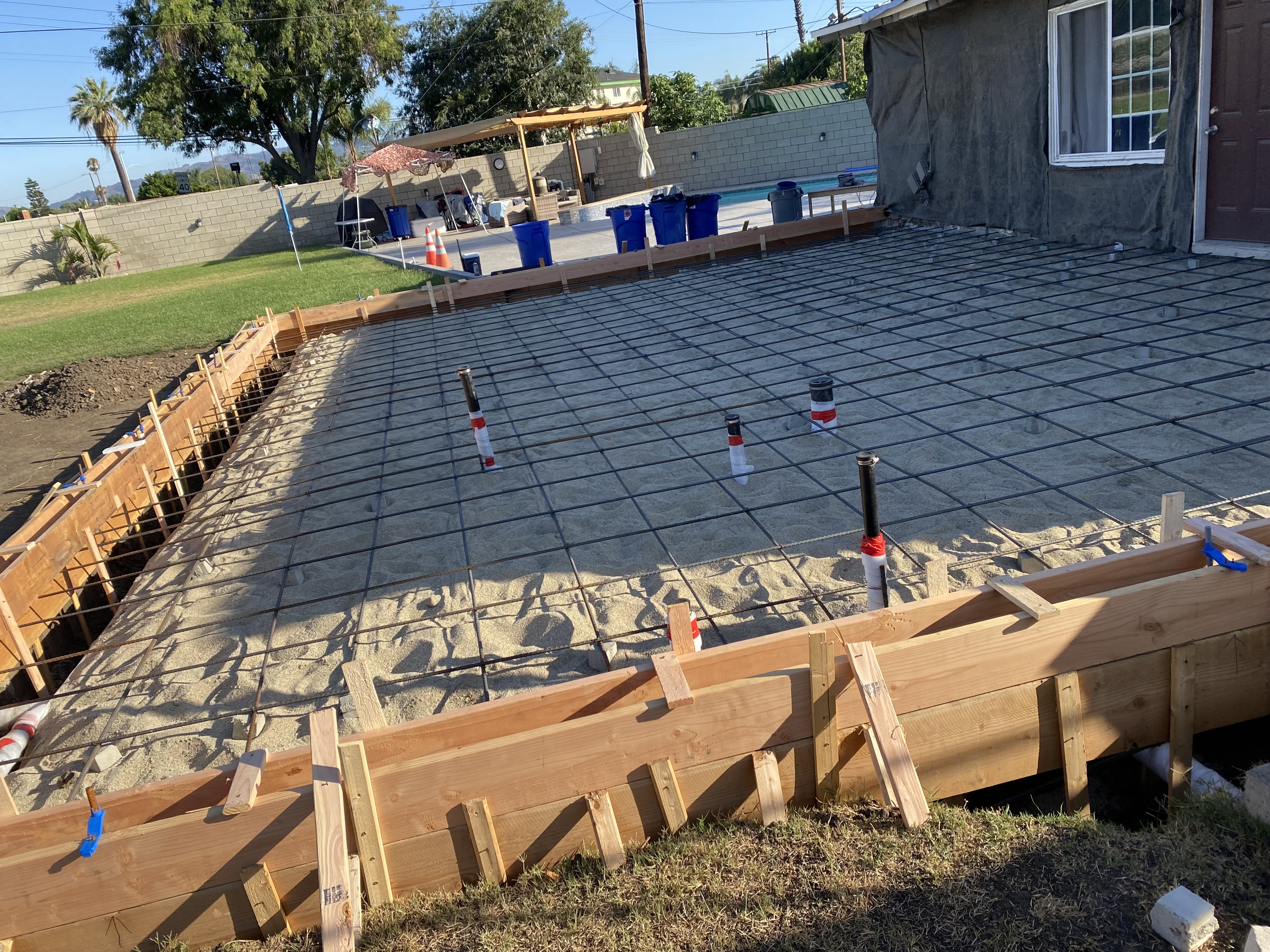 Image 4: A frame with rebar layed out in a square pattern.